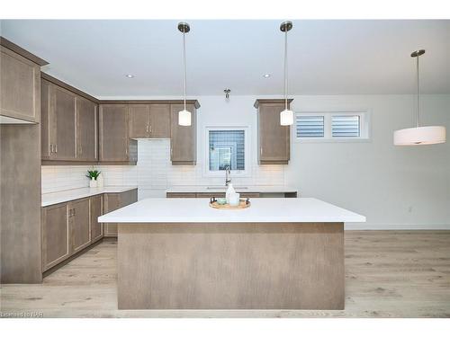 27 Beachwalk Crescent, Crystal Beach, ON - Indoor Photo Showing Kitchen With Upgraded Kitchen