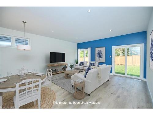 27 Beachwalk Crescent, Crystal Beach, ON - Indoor Photo Showing Living Room
