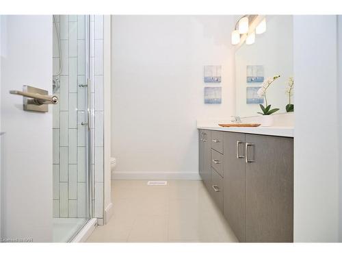 27 Beachwalk Crescent, Crystal Beach, ON - Indoor Photo Showing Bathroom