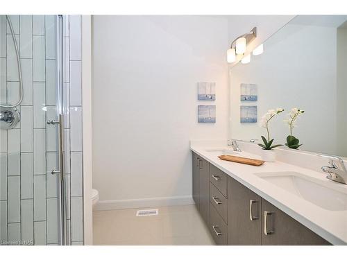 27 Beachwalk Crescent, Crystal Beach, ON - Indoor Photo Showing Bathroom