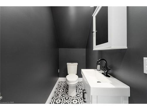 480 Pleasant Beach Road, Port Colborne, ON - Indoor Photo Showing Bathroom