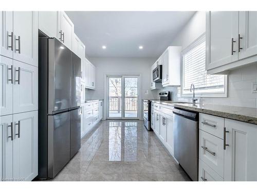 46 Chestnut Street, Port Colborne, ON - Indoor Photo Showing Kitchen With Upgraded Kitchen