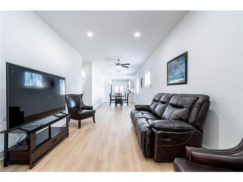 46 Chestnut Street, Port Colborne, ON - Indoor Photo Showing Living Room