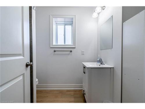 46 Chestnut Street, Port Colborne, ON - Indoor Photo Showing Bathroom