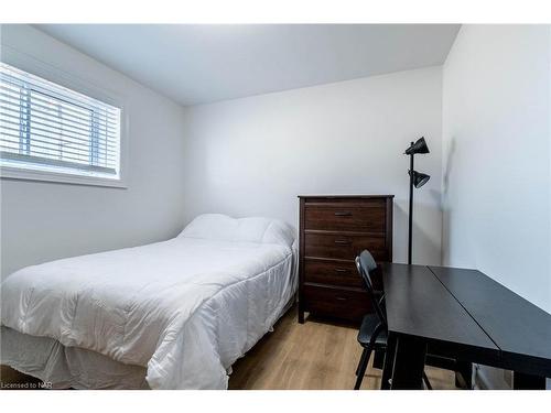 46 Chestnut Street, Port Colborne, ON - Indoor Photo Showing Bedroom