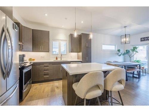 27 Harmony Way, Thorold, ON - Indoor Photo Showing Kitchen With Stainless Steel Kitchen With Upgraded Kitchen