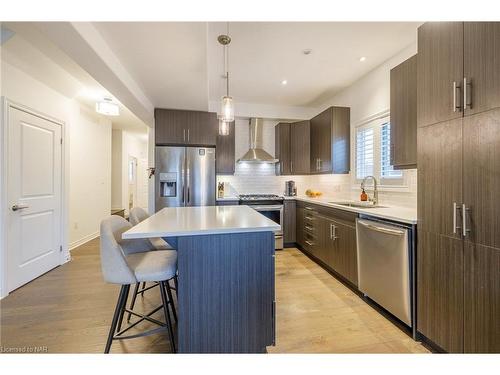 27 Harmony Way, Thorold, ON - Indoor Photo Showing Kitchen With Stainless Steel Kitchen With Upgraded Kitchen