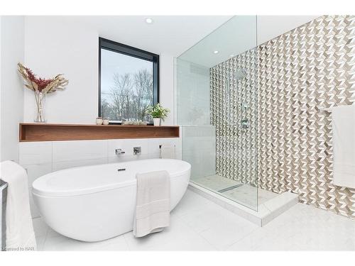 201-3823 Terrace Lane, Crystal Beach, ON - Indoor Photo Showing Bathroom
