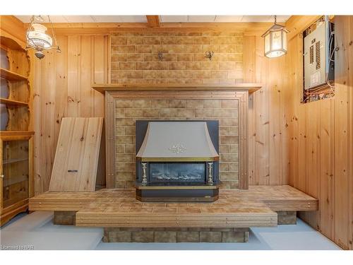 7 Dobbie Road, Thorold, ON - Indoor With Fireplace