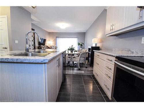 19 Dorchester Boulevard S, St. Catharines, ON - Indoor Photo Showing Kitchen With Double Sink With Upgraded Kitchen
