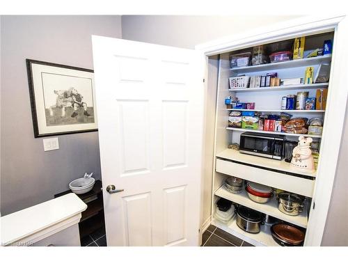 19 Dorchester Boulevard S, St. Catharines, ON - Indoor Photo Showing Other Room