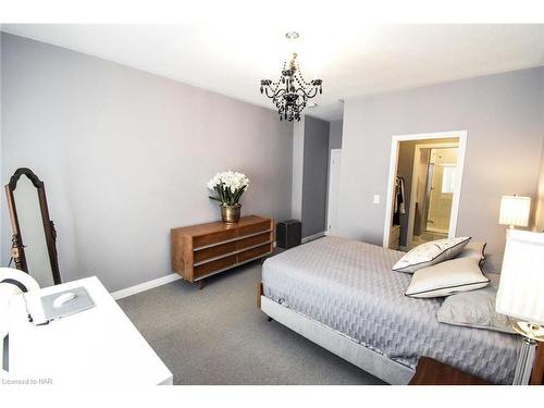 19 Dorchester Boulevard S, St. Catharines, ON - Indoor Photo Showing Bedroom