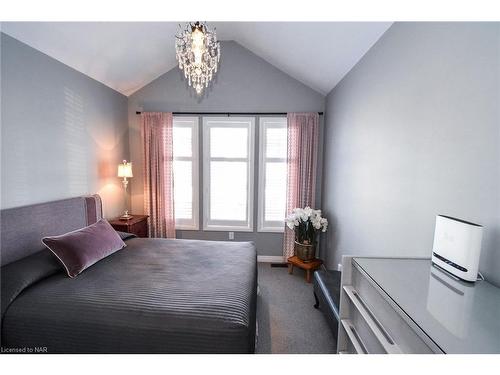 19 Dorchester Boulevard S, St. Catharines, ON - Indoor Photo Showing Bedroom