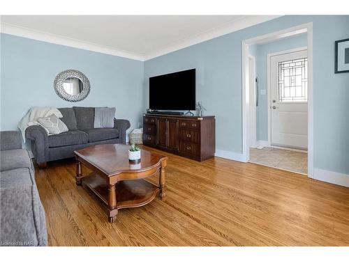 31 Kent Street, St. Catharines, ON - Indoor Photo Showing Living Room
