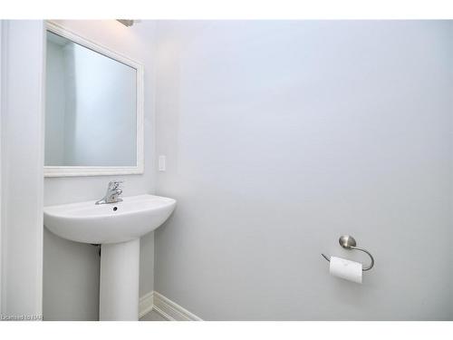 884 Burwell Street, Fort Erie, ON - Indoor Photo Showing Bathroom