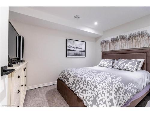 19 Newport Beach Boulevard, Crystal Beach, ON - Indoor Photo Showing Bedroom