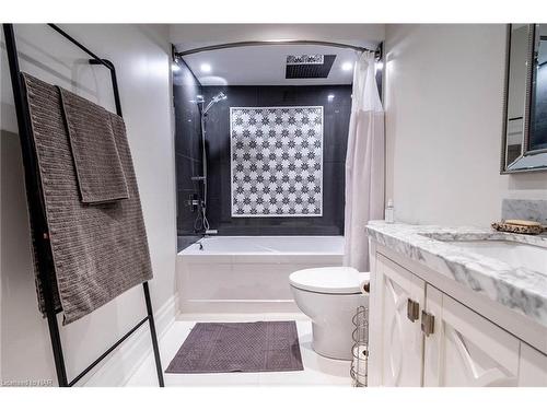 19 Newport Beach Boulevard, Crystal Beach, ON - Indoor Photo Showing Bathroom