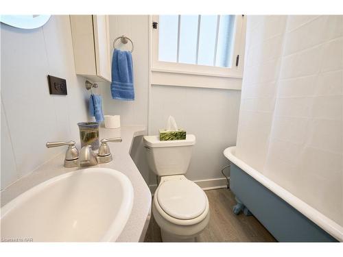 29 Taylor Avenue, St. Catharines, ON - Indoor Photo Showing Bathroom