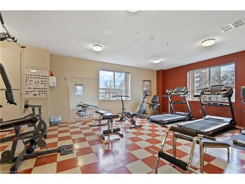 911-7 Gale Crescent, St. Catharines, ON - Indoor Photo Showing Gym Room