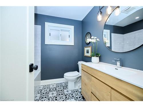 193 Lakewood Avenue, Fort Erie, ON - Indoor Photo Showing Bathroom