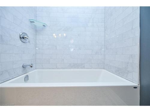 193 Lakewood Avenue, Fort Erie, ON - Indoor Photo Showing Bathroom