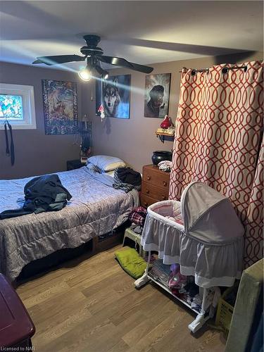 6481 Bellevue Street, Niagara Falls, ON - Indoor Photo Showing Bedroom