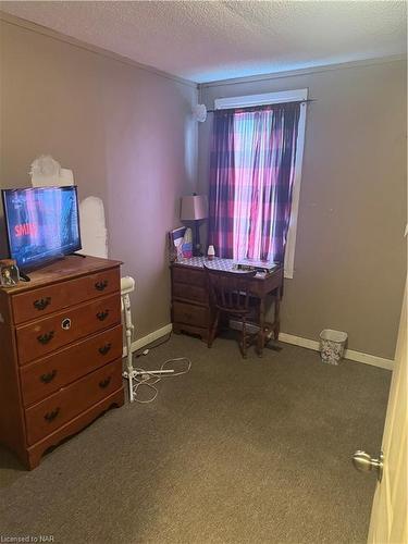 6360 Mcleod Road, Niagara Falls, ON - Indoor Photo Showing Bedroom