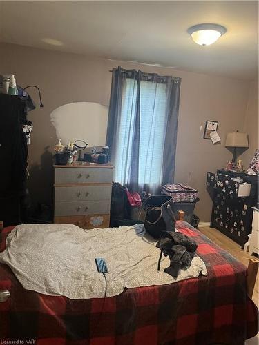 6360 Mcleod Road, Niagara Falls, ON - Indoor Photo Showing Bedroom