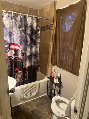 6360 Mcleod Road, Niagara Falls, ON - Indoor Photo Showing Bathroom