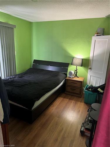 5564 Fraser Street, Niagara Falls, ON - Indoor Photo Showing Bedroom