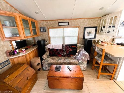 36-334 Rattlesnake Road, Lowbanks, ON - Indoor Photo Showing Living Room