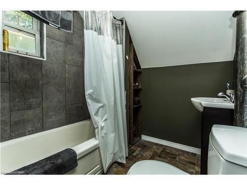 27 Ida Street, St. Catharines, ON - Indoor Photo Showing Bathroom