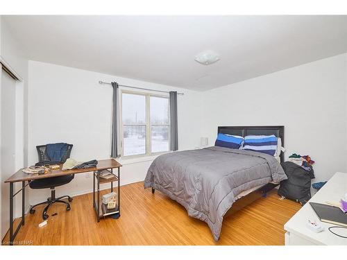 3-254 Bertie Street, Fort Erie, ON - Indoor Photo Showing Bedroom