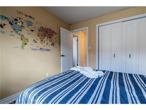 24 Sikorski Avenue, St. Catharines, ON - Indoor Photo Showing Bedroom