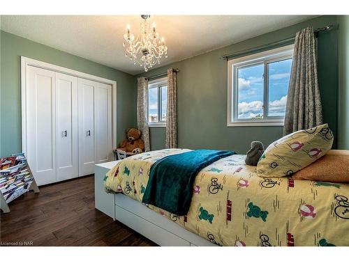 24 Sikorski Avenue, St. Catharines, ON - Indoor Photo Showing Bedroom