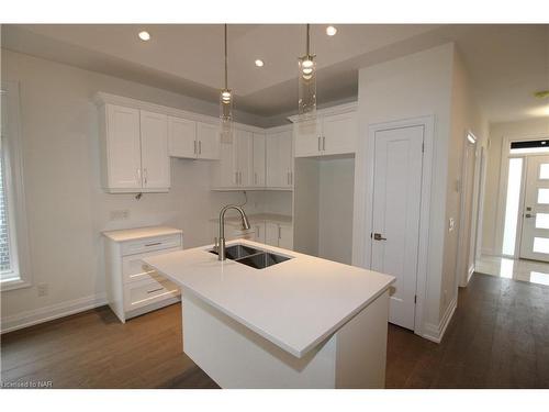 4148 Village Creek Drive, Stevensville, ON - Indoor Photo Showing Kitchen With Double Sink
