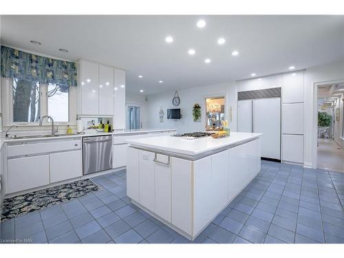 2085 Firelane 2, Port Colborne, ON - Indoor Photo Showing Kitchen With Upgraded Kitchen