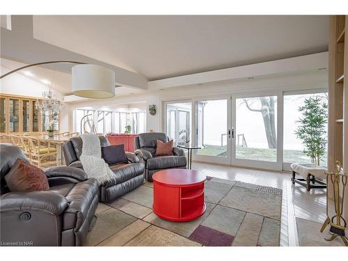 2085 Firelane 2, Port Colborne, ON - Indoor Photo Showing Living Room