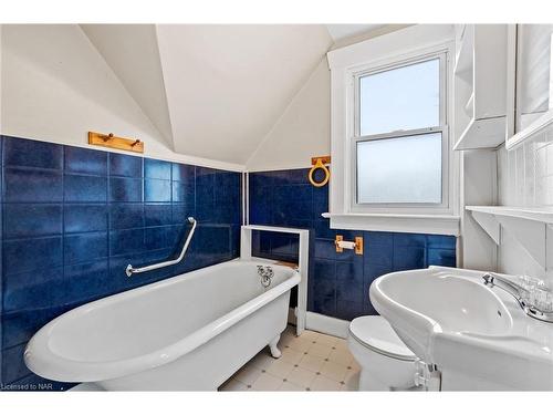 149 Princess Street, Port Colborne, ON - Indoor Photo Showing Bathroom