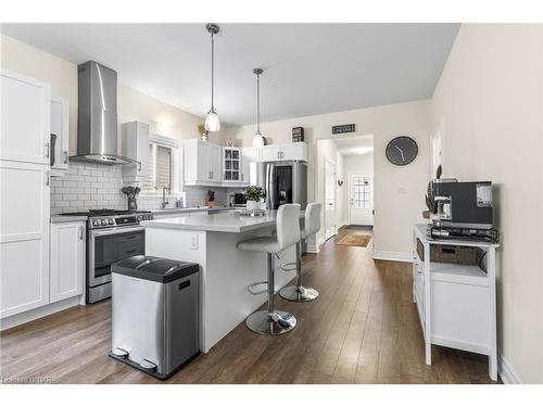 430 Williams Crescent, Fort Erie, ON - Indoor Photo Showing Kitchen With Upgraded Kitchen