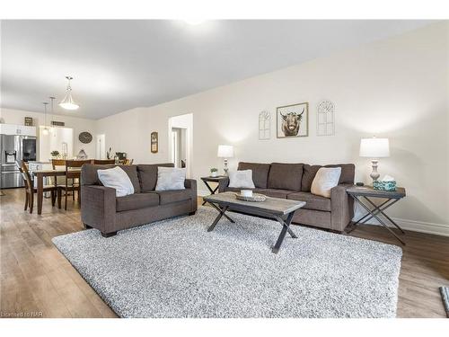 430 Williams Crescent, Fort Erie, ON - Indoor Photo Showing Living Room