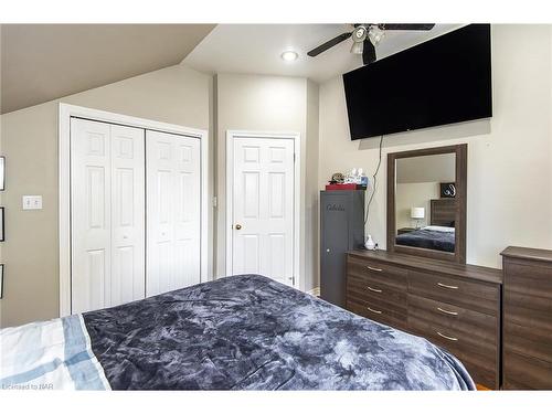 124 Killaly Street E, Port Colborne, ON - Indoor Photo Showing Bedroom