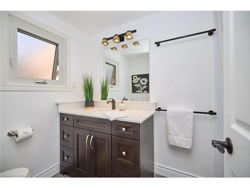 38-178 Scott Street, St. Catharines, ON - Indoor Photo Showing Bathroom