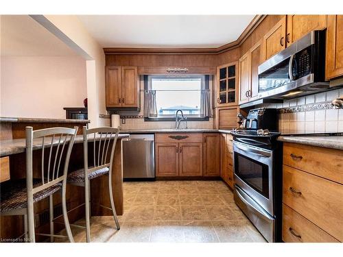 79 Glen Park Road, St. Catharines, ON - Indoor Photo Showing Kitchen