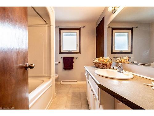 79 Glen Park Road, St. Catharines, ON - Indoor Photo Showing Bathroom