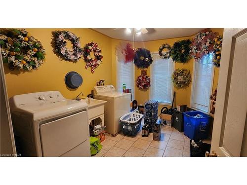 42 Jackson Court W, Welland, ON - Indoor Photo Showing Laundry Room