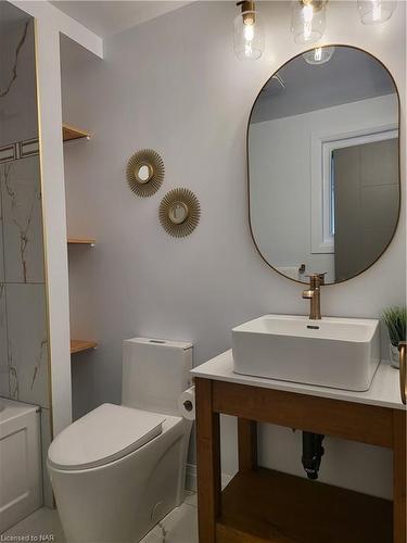 1 1/2 Corbett Avenue, St. Catharines, ON - Indoor Photo Showing Bathroom