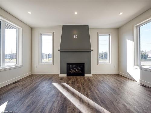 75 Trailview Drive, Tillsonburg, ON - Indoor Photo Showing Living Room With Fireplace