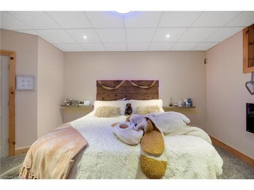 1559 York Road, St. Davids, ON - Indoor Photo Showing Bedroom