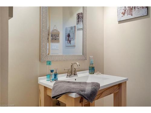 1559 York Road, St. Davids, ON - Indoor Photo Showing Bathroom